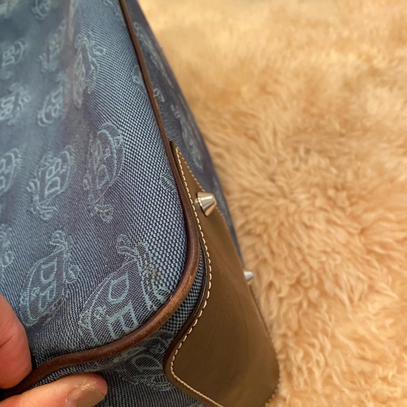 Dooney & Bourke large bag great travel - Picture 5 of 8